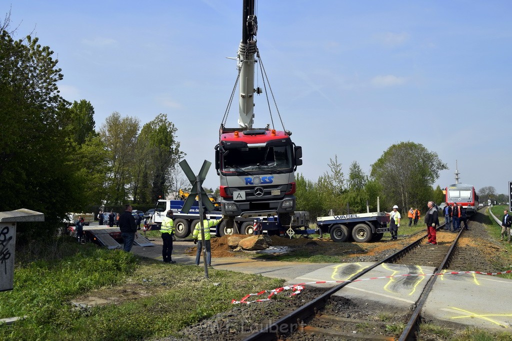 Schwerer VU LKW Zug Bergheim Kenten Koelnerstr P529.JPG - Miklos Laubert